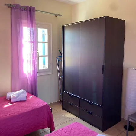 Theodorou House בית נופש *